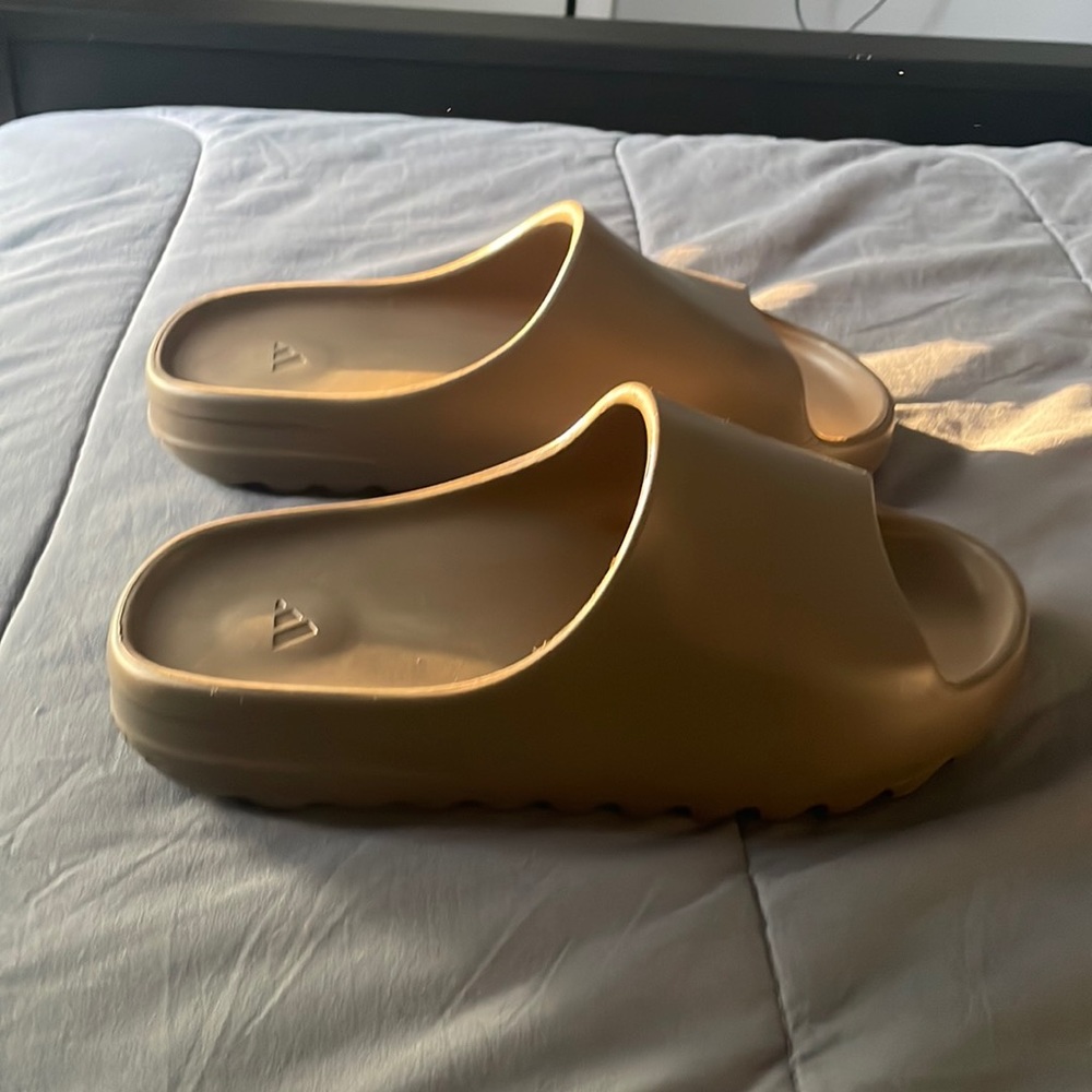 brown yeezy slides